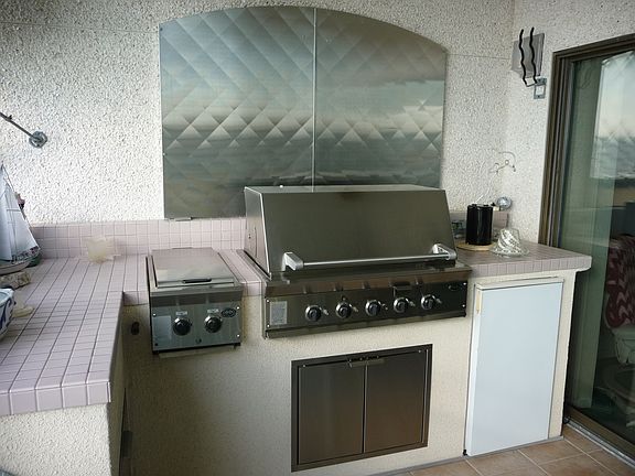 5th image of 2280 Shepard St APT 203