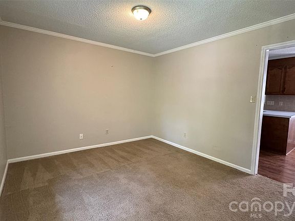 3rd image of 2820 Royal Ridge Ln