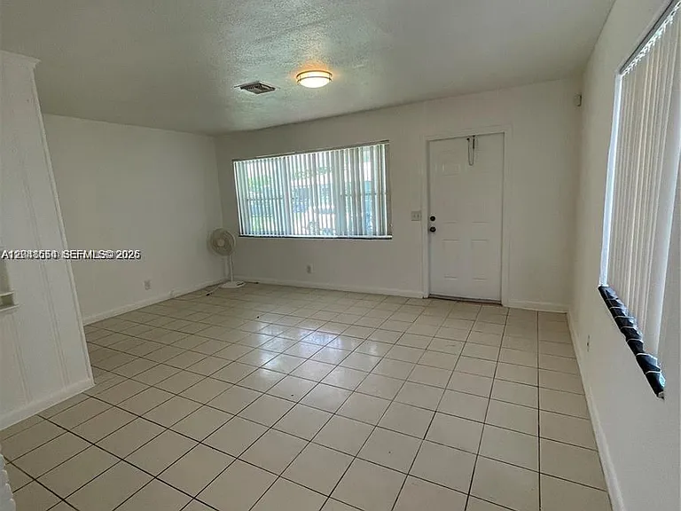 2435 Plunkett St — Photo 4
