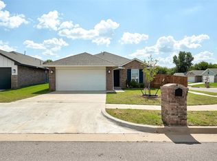 11652 SW 12th St, Yukon, OK 73099