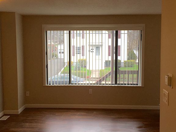 4th image of 151 Newington Ave APT 19