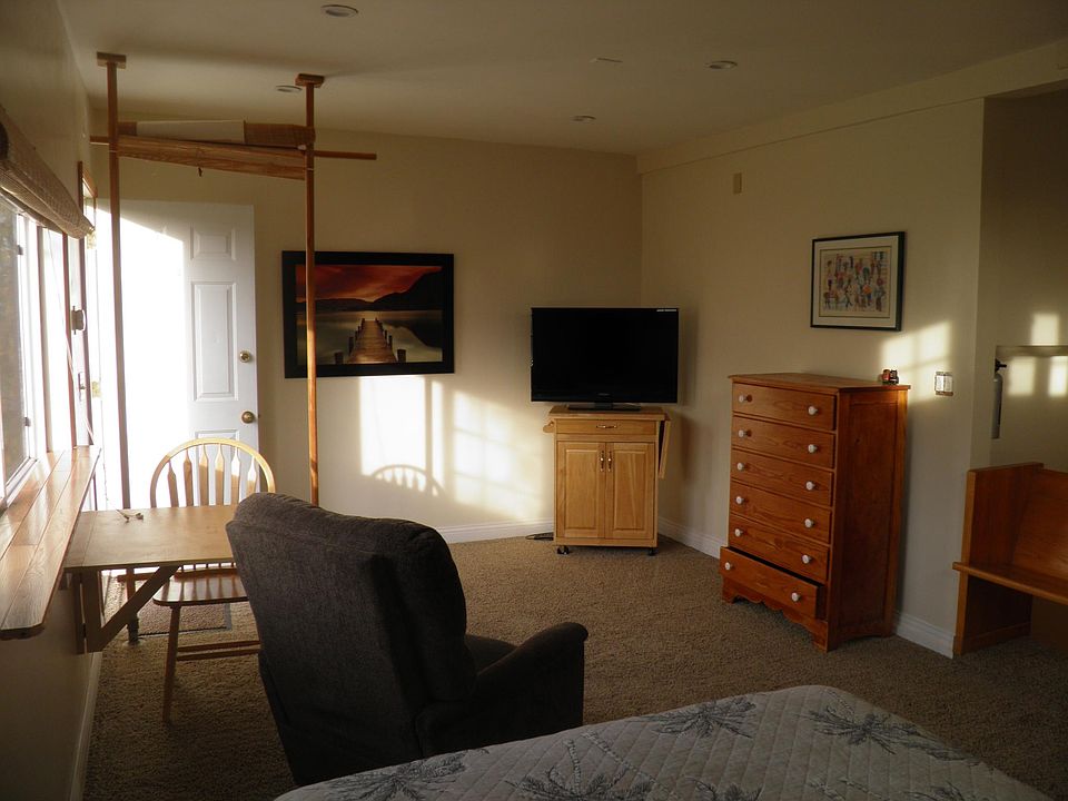 Bedroom and lounge area