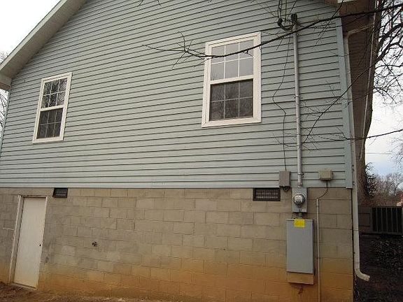 2nd image of 1712 NW Delaware Ave