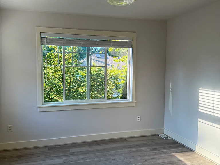 21425 SE 1st Pl — Photo 8