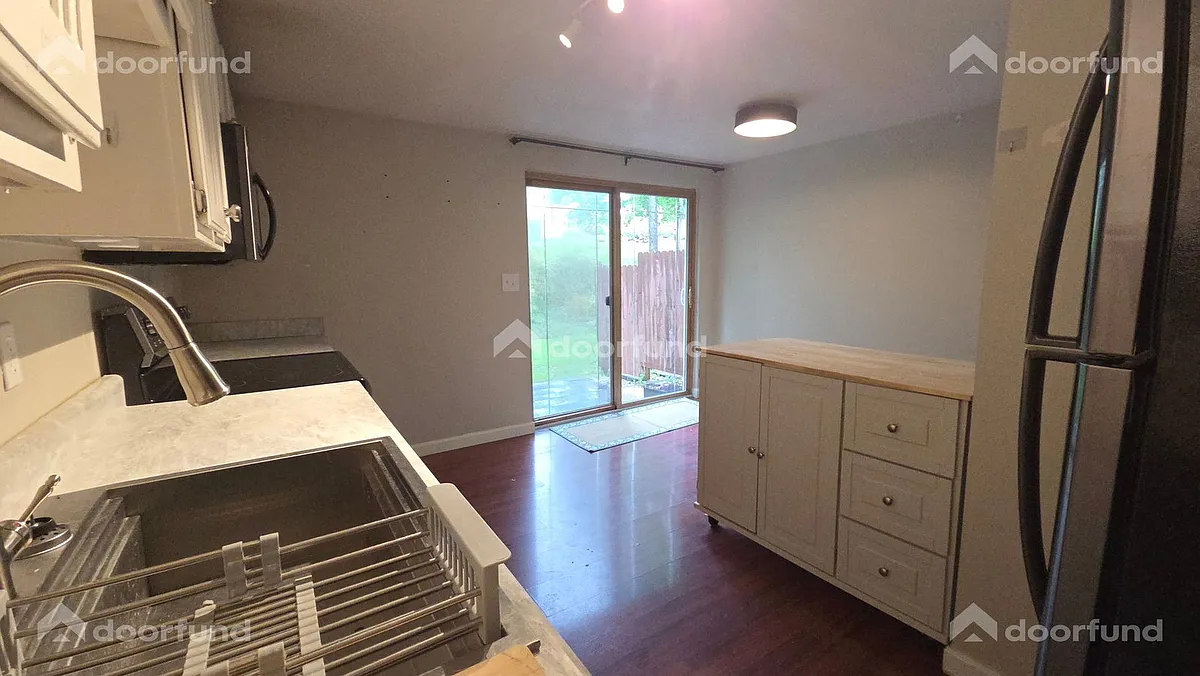 Building Photo - 133 Green St #2