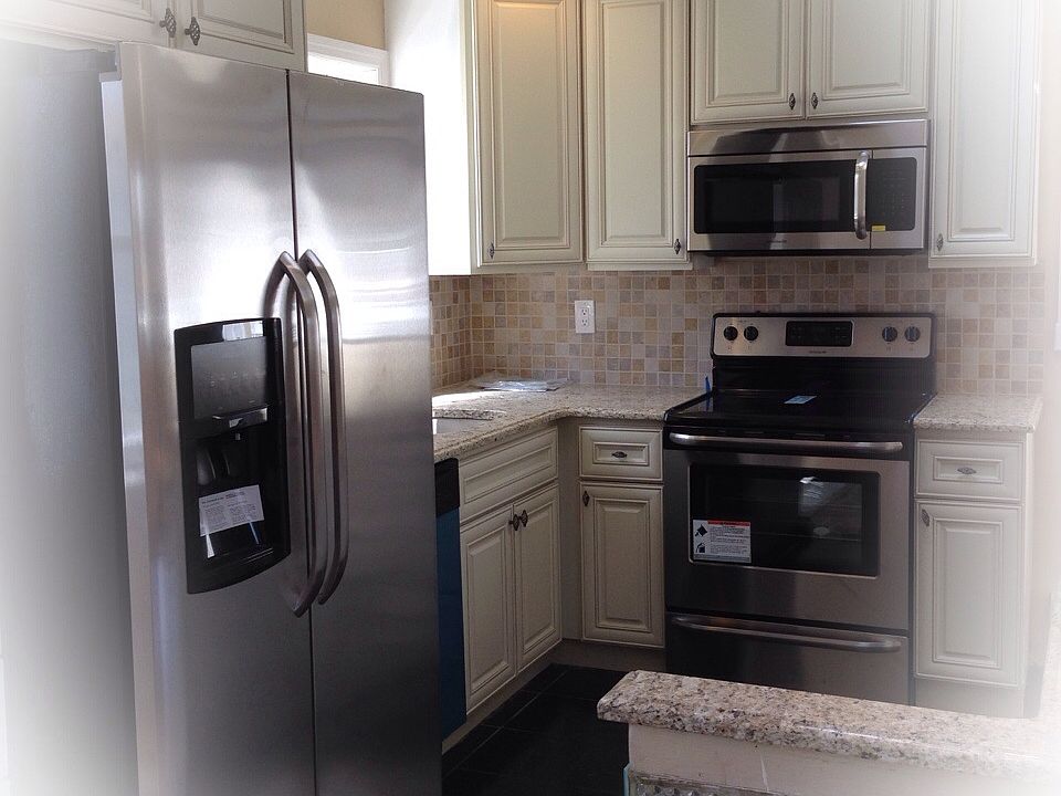 1st image of 902 Niagara St