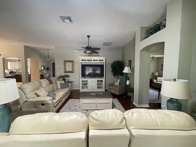 2126 Sansores St — Photo 14