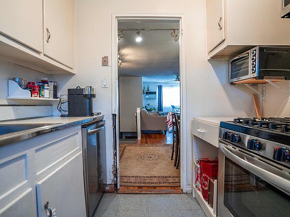 4th image of 78-05 Cloverdale Blvd #B