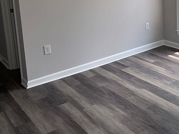 3rd image of 904 La Dayne Ave