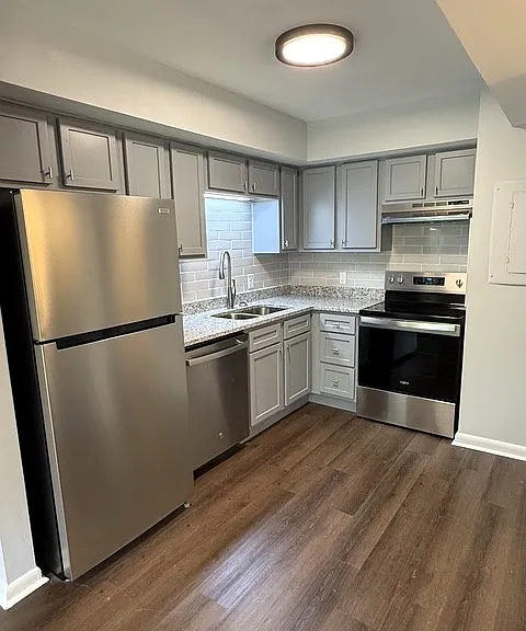 502 Clubhouse Ct — Photo 8
