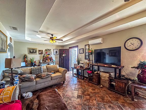 4th image of 584 Chula Vista