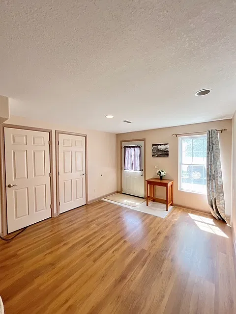 3 bed, 1600 sqft, $1,900 — Photo 1