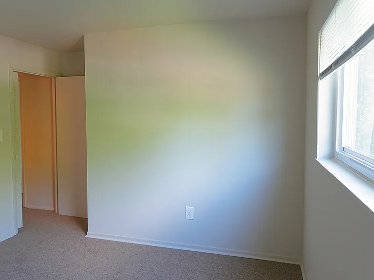 Edmondson Park Apartments — Photo 18