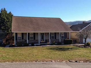 2105 Red Bank Cir, Sevierville, TN 37876