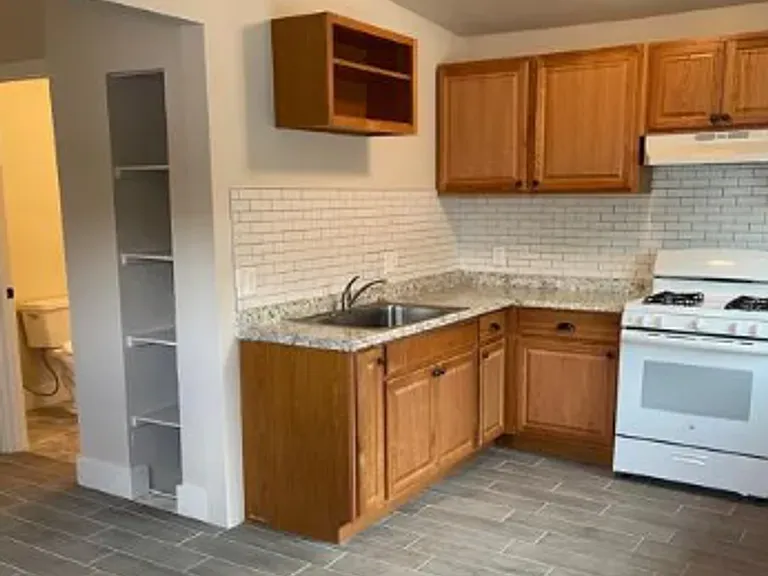 1122 E Portland St — Photo 5