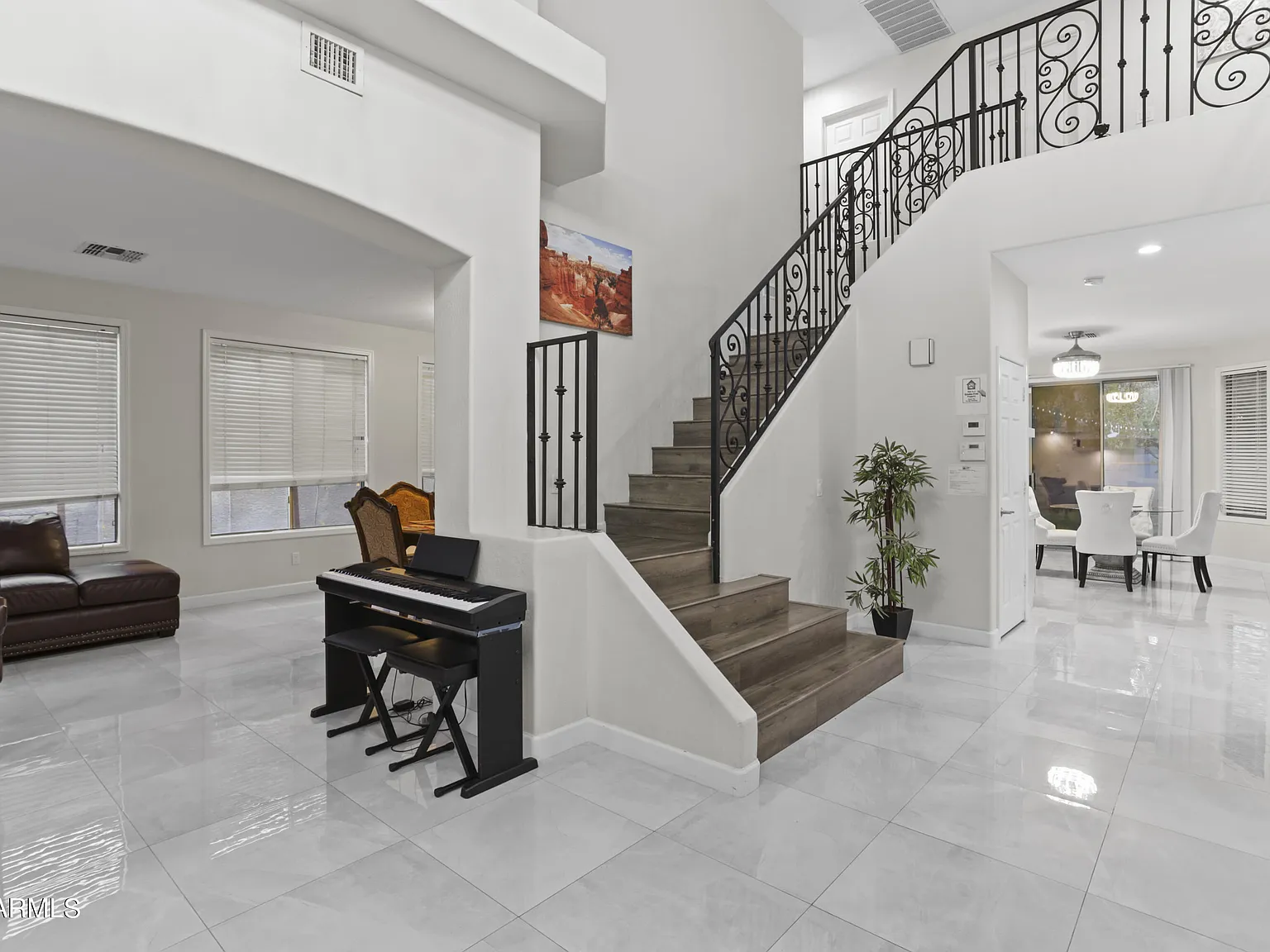 5 bed, 3.0 bath, 3065 sqft, $4,100 — Photo 4