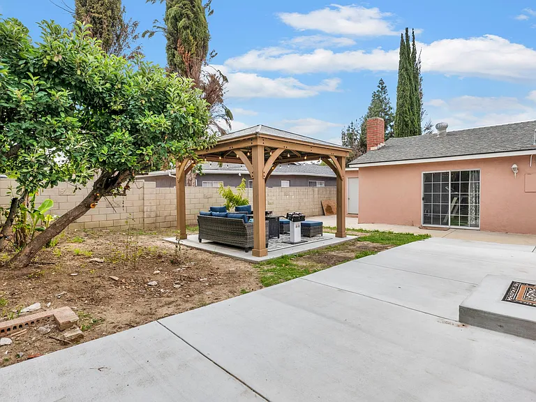 19033 Napa St — Photo 13