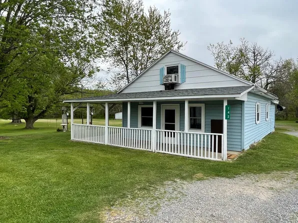 142 Clark Ave, Max Meadows, VA 24360