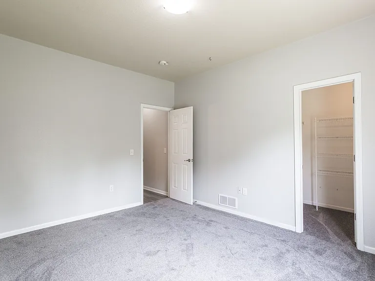 1479 Legends Cir — Photo 9