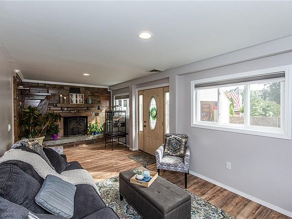 3rd image of 120 Palm St