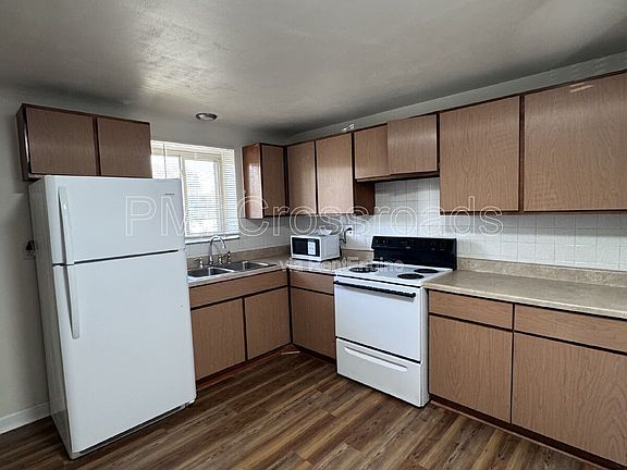 4th image of 2323 Newton St APT 4