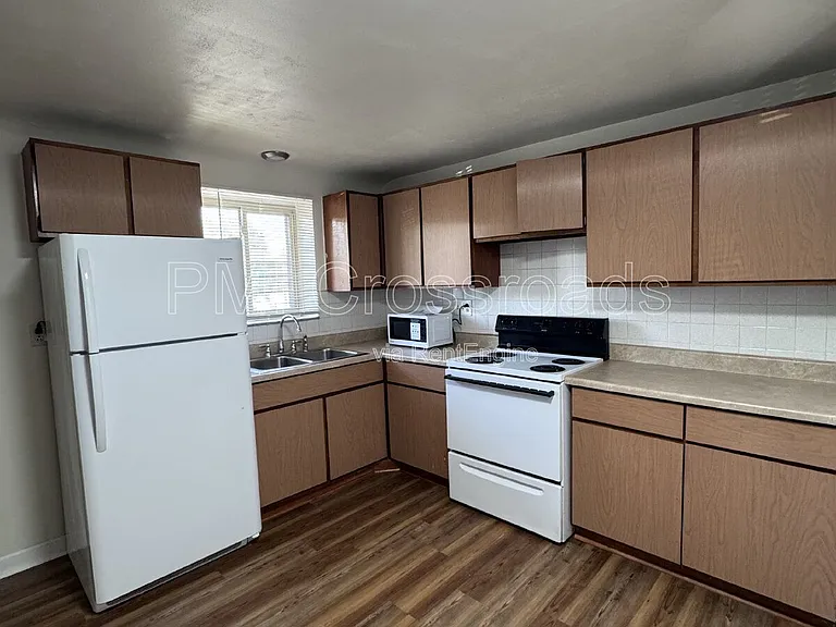 2323 Newton St #4 — Photo 4