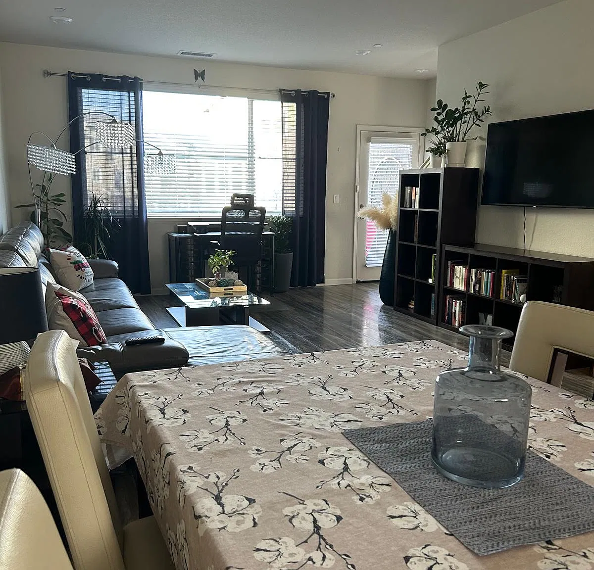 3 bed, 2.5 bath, 1447 sqft, $2,600 — Photo 1