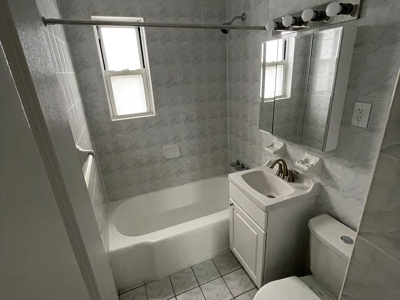 223rd Pl, Oakland Gardens — Photo 3