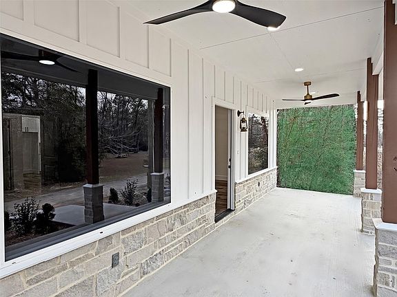 3rd image of 410 Coast Loop