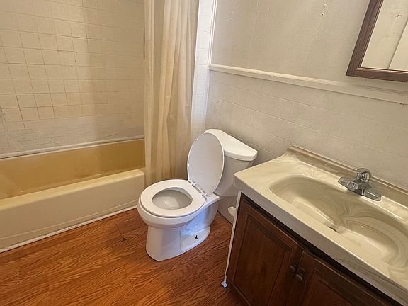 3rd image of 414 N High St