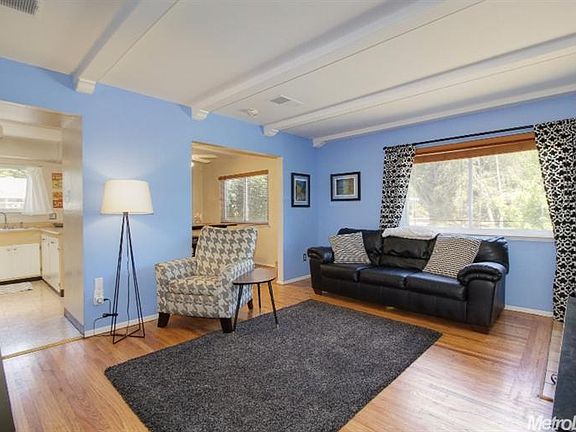3rd image of 8574 Everglade Dr