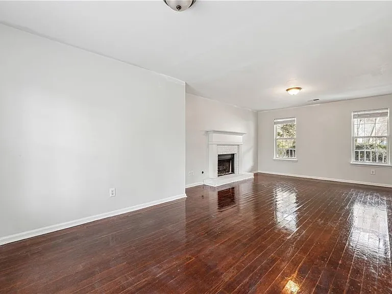 2205 Dresden Grn NW — Photo 9