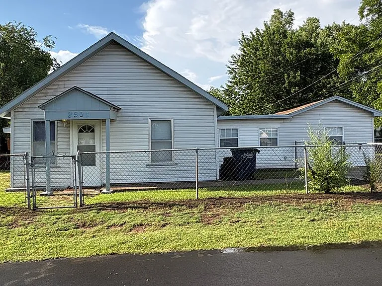 2503 N Adams St — Photo 1