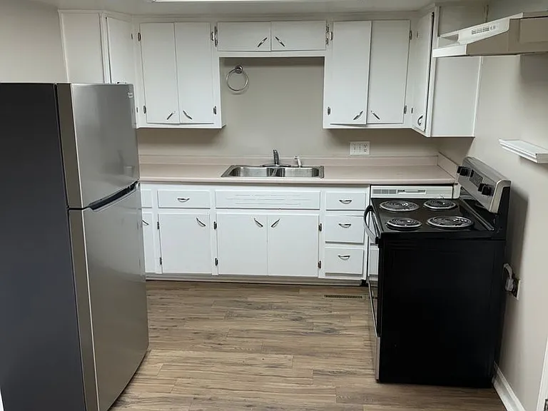 East University Apartments — Photo 8