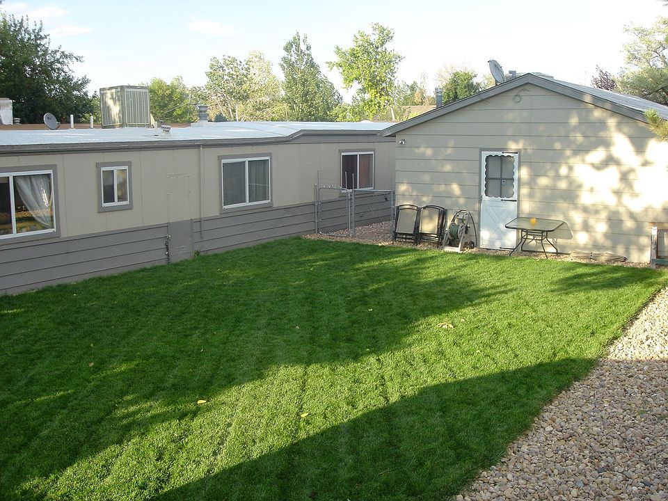 Beautifullly landscaped yard!