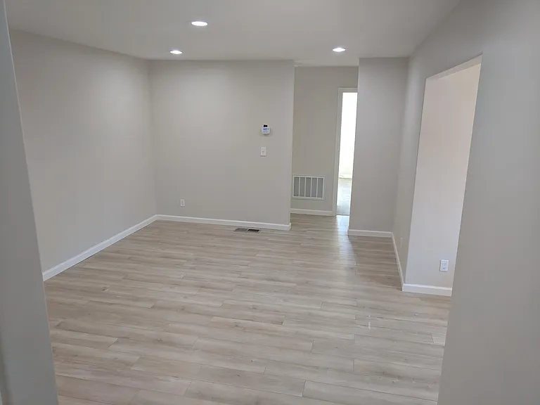 1925 Hackett Ave #1 — Photo 8