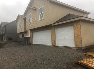 519 S Silver Top Ln, Raymore, MO 64083