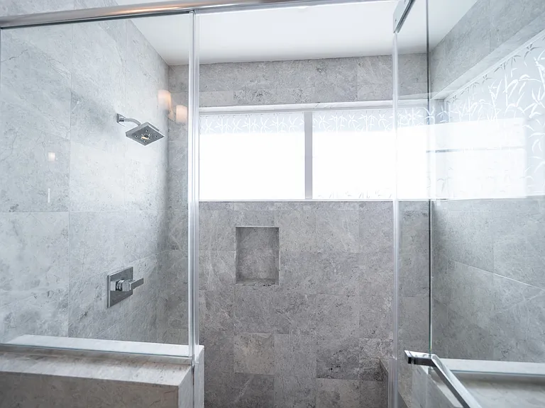 3rd Floor - Master Bathroom