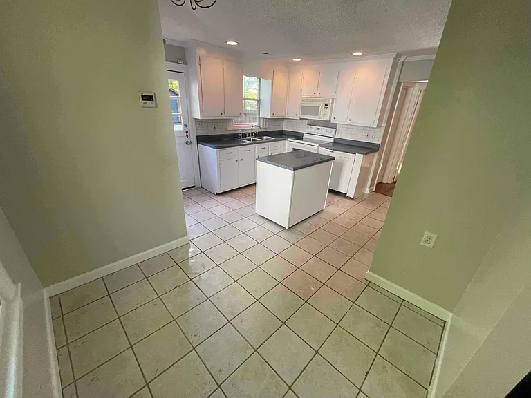 113 W Edgewood Dr — Photo 7