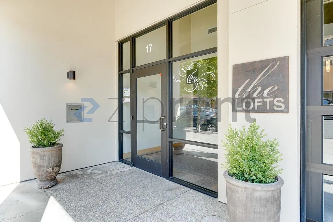 1 bed, 978 sqft, $1,800 — Photo 2