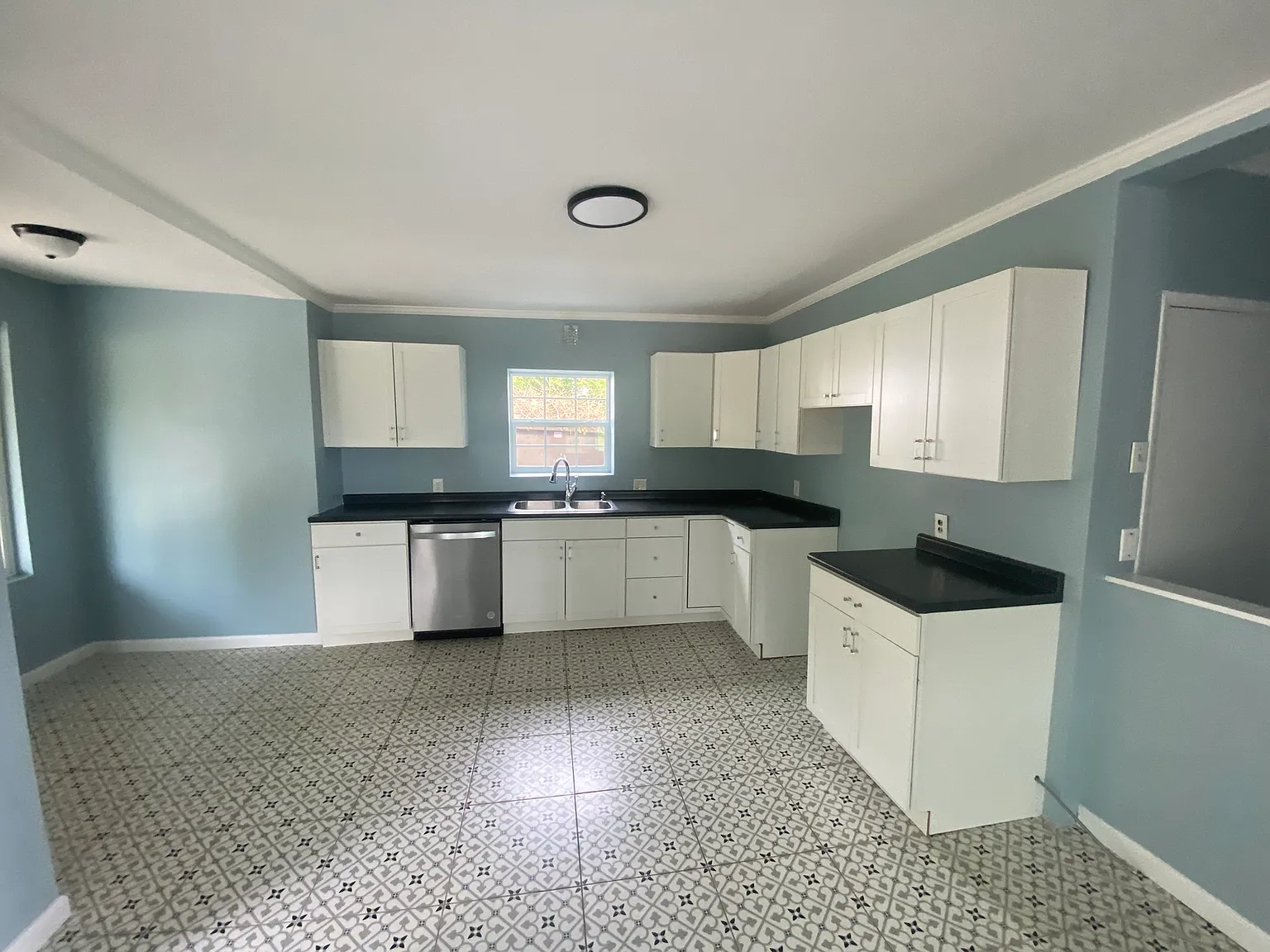 2 bed, 1.5 bath, 1224 sqft, $1,600 — Photo 3