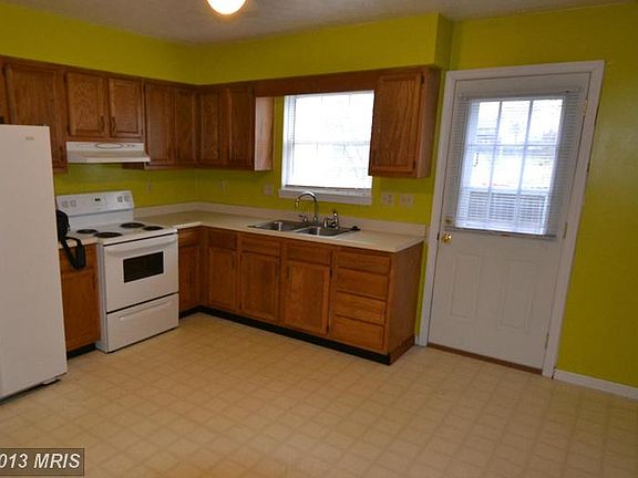 3rd image of 1036 Bridle Ct