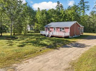 357 Robinhood Dr, Sanbornville, NH 03872