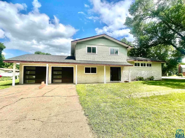 1225 Valley View Dr, Vermillion, SD 57069