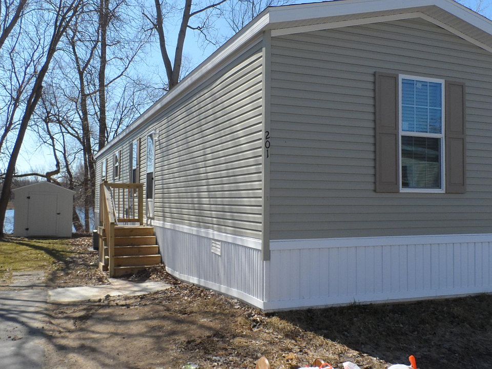1st image of 201 Lakeshore Cir