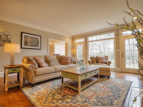 3rd image of 299 Morgan Farm Dr