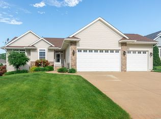 110 N 16th Ave, Hiawatha, IA 52233