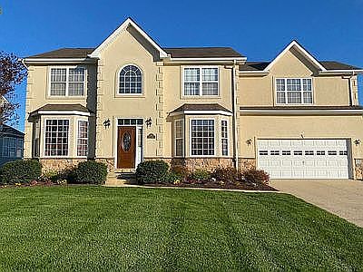 1st image of 104 Carriage Dr