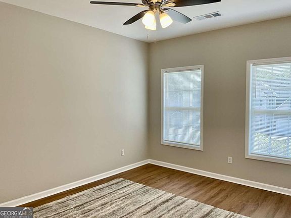 4th image of 592 Kyles Cir