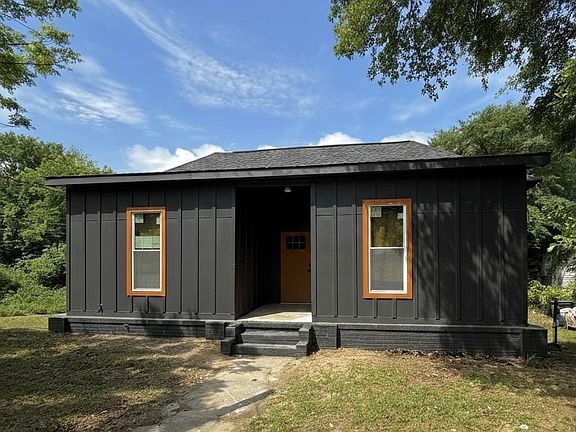 2nd image of 808 Center St